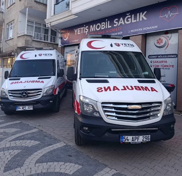 Yetiş Ambulans araçları ofis önünde